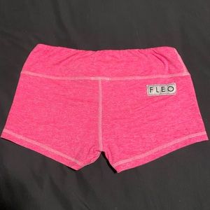 Fleo Shorts - size medium